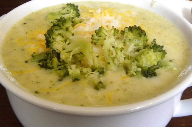 Sopa de Brócolis com Queijo Low Carb / Keto