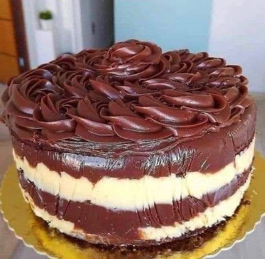 Bolo de leite Ninho, receita de bolo com brigadeiro, bolo recheado com brigadeiro, bolo fácil de leite Ninho, sobremesa com brigadeiro, sobremesa de leite Ninho.